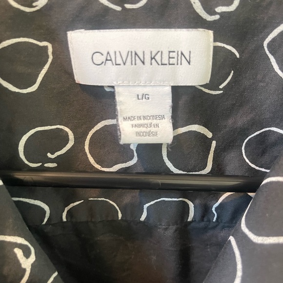 Calvin Klein Men’s Short Sleeve Dress Shirt - Size Large - Picture 2 of 4